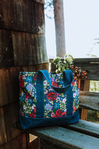 The Lakeside Oversized Tote Bag in Picnic Floral